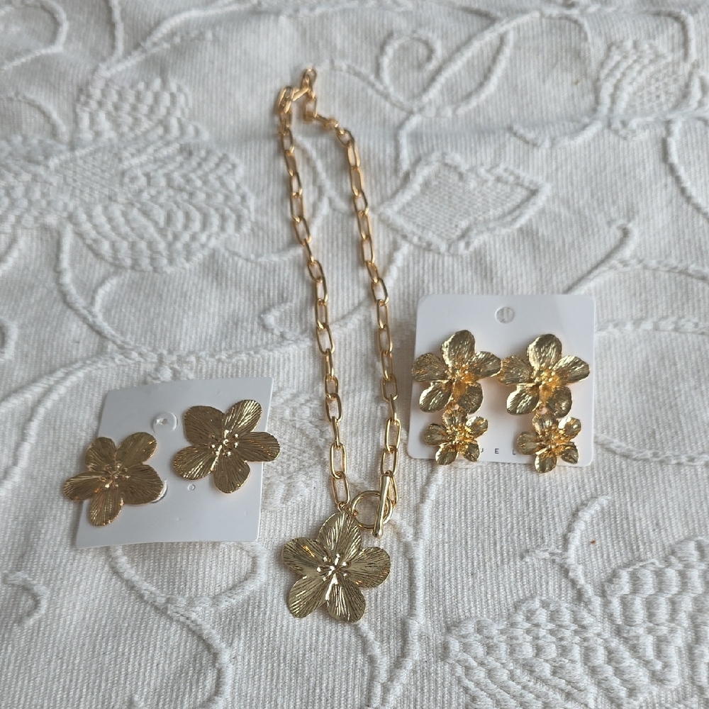 Gold Floral Jewelry Set